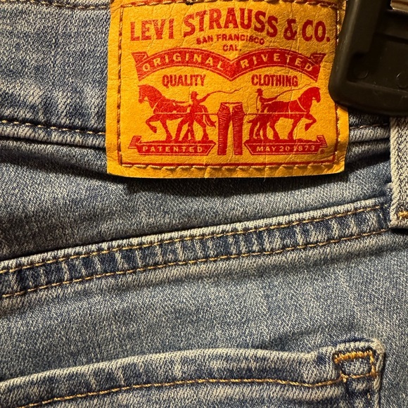 Levis 311 Shaping Skinny Capri - Picture 6 of 10